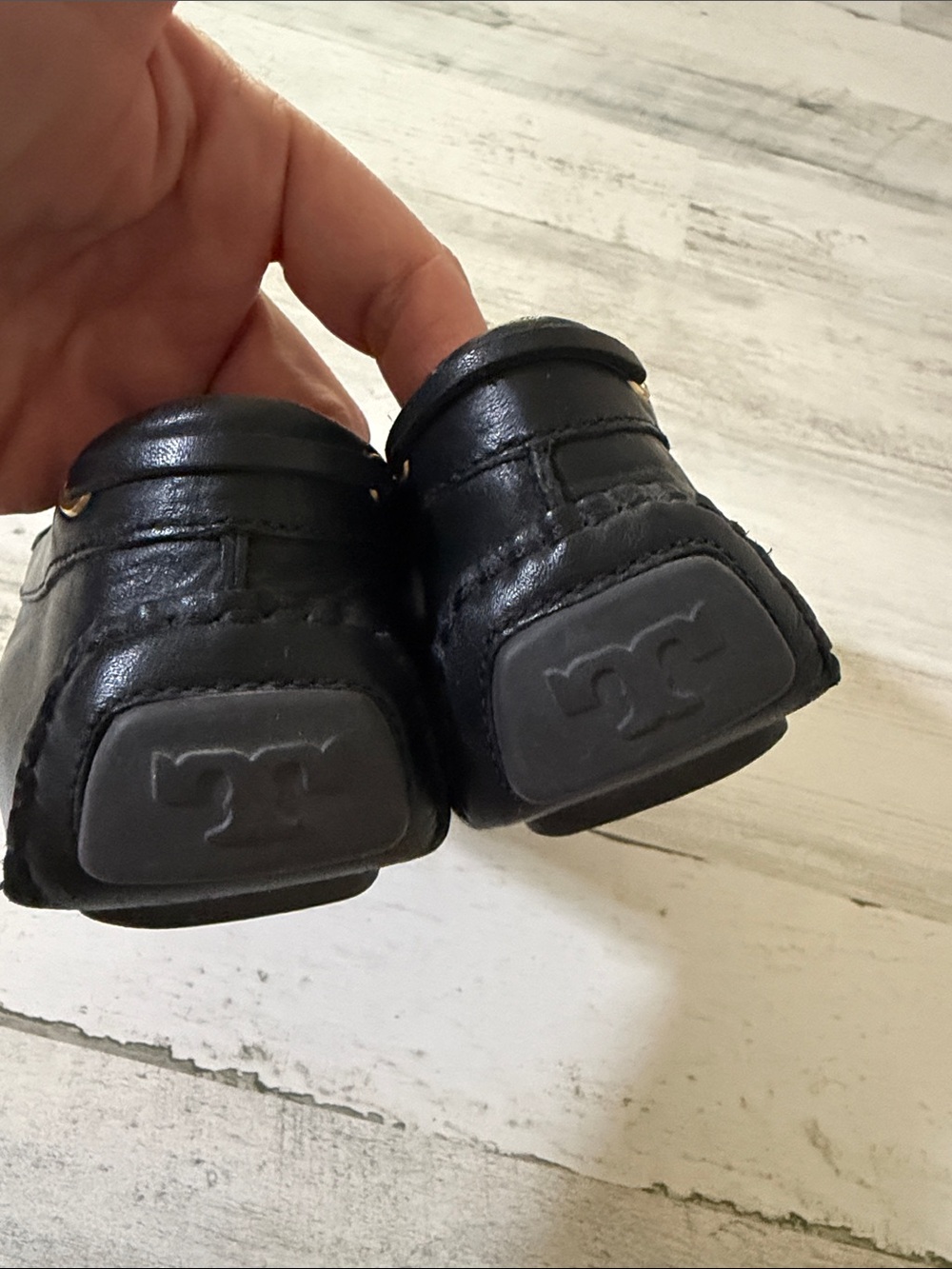 Tory Burch Black Leather Bow-Trim Driving Loafers with Gold Logo - Picture 9 of 10